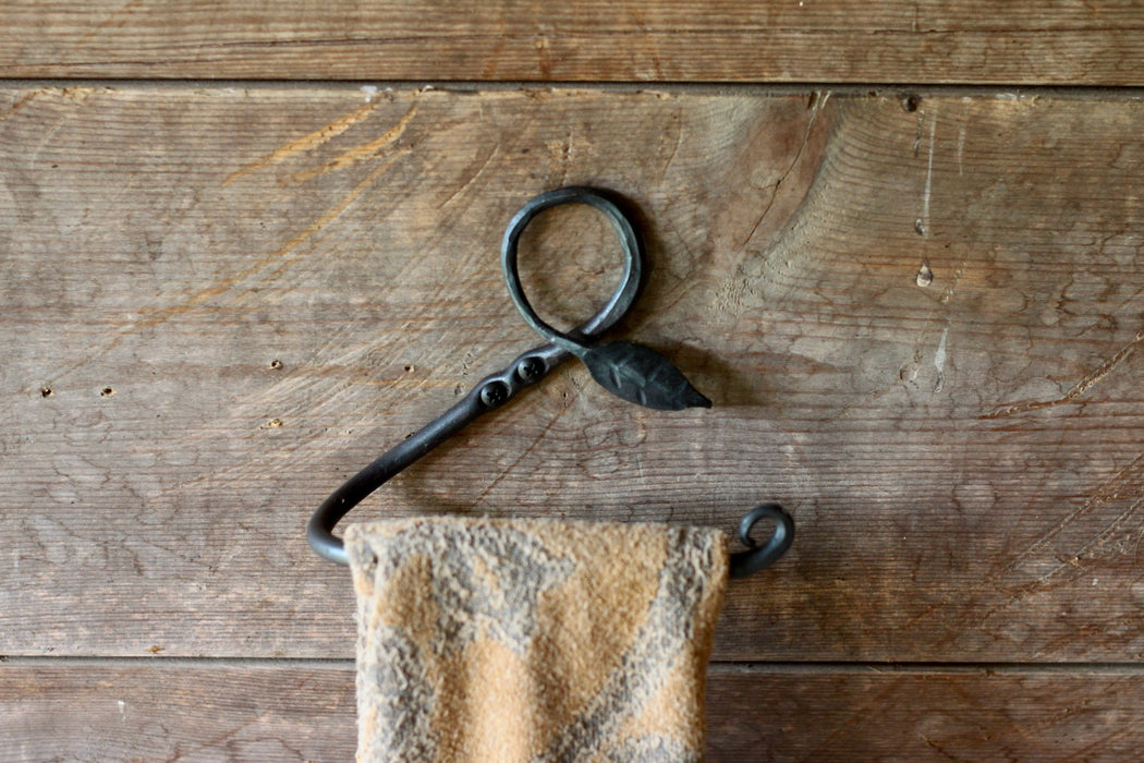 Daisy Rattan Towel Ring | Urban Outfitters